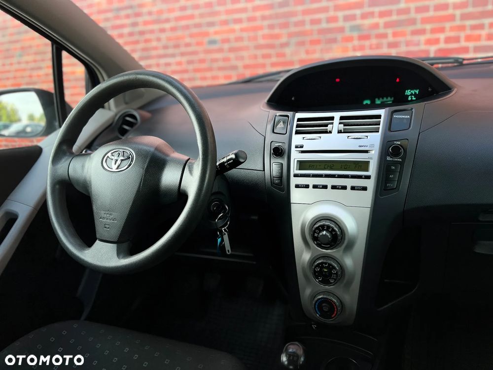 Toyota Yaris - 7