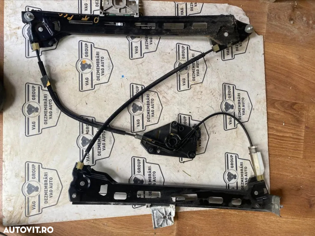 Macara geam usa dreapta fata VW Passat CC cod piesa : 3C8837462J - 2