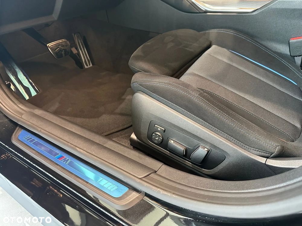 BMW Seria 3 330i xDrive M Sport - 17