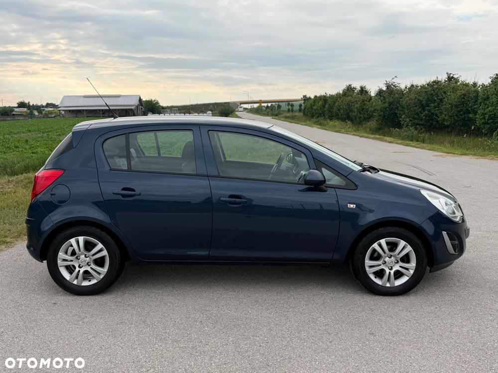 Opel Corsa 1.2 16V Cosmo - 9