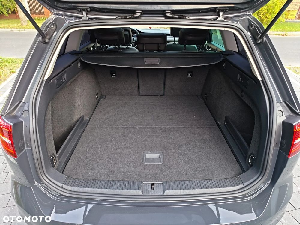 Volkswagen Passat 2.0 TDI SCR DSG Business - 18