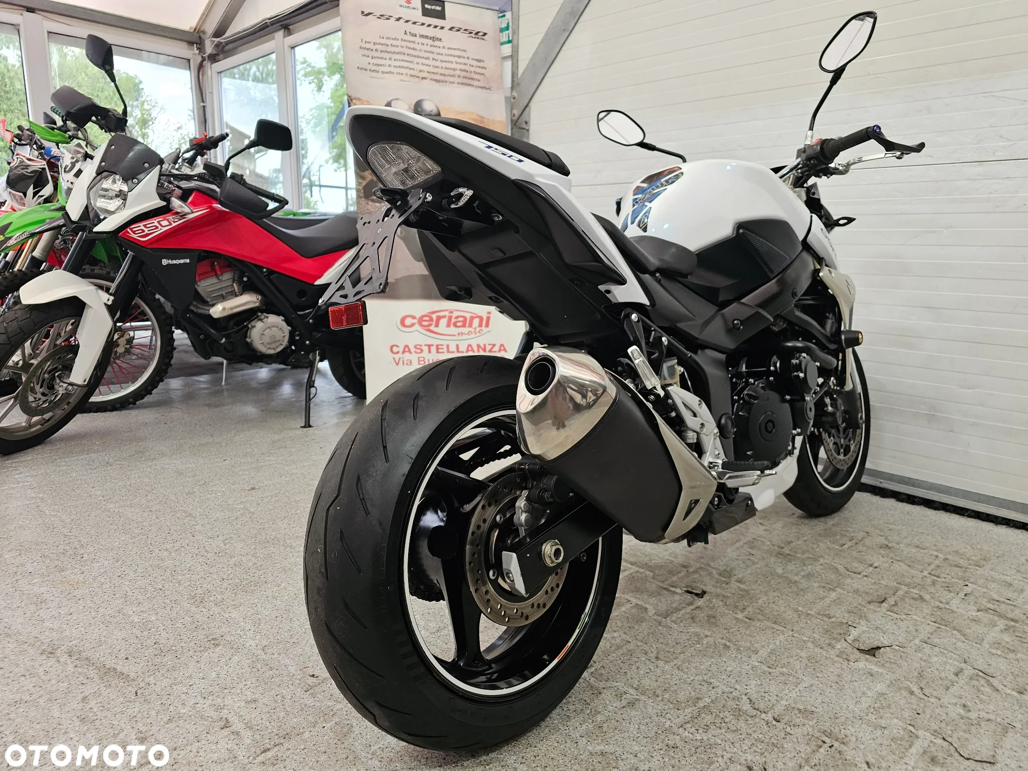 Suzuki GSR - 27