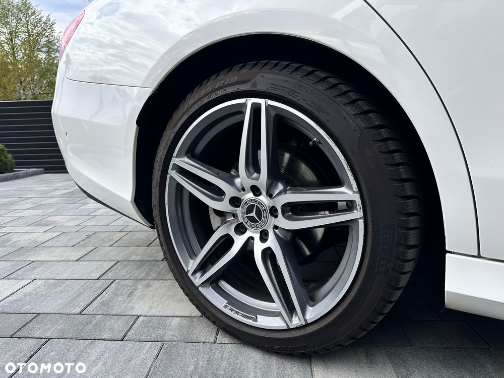 Mercedes-Benz Klasa E 200 4-Matic 9G-TRONIC - 13