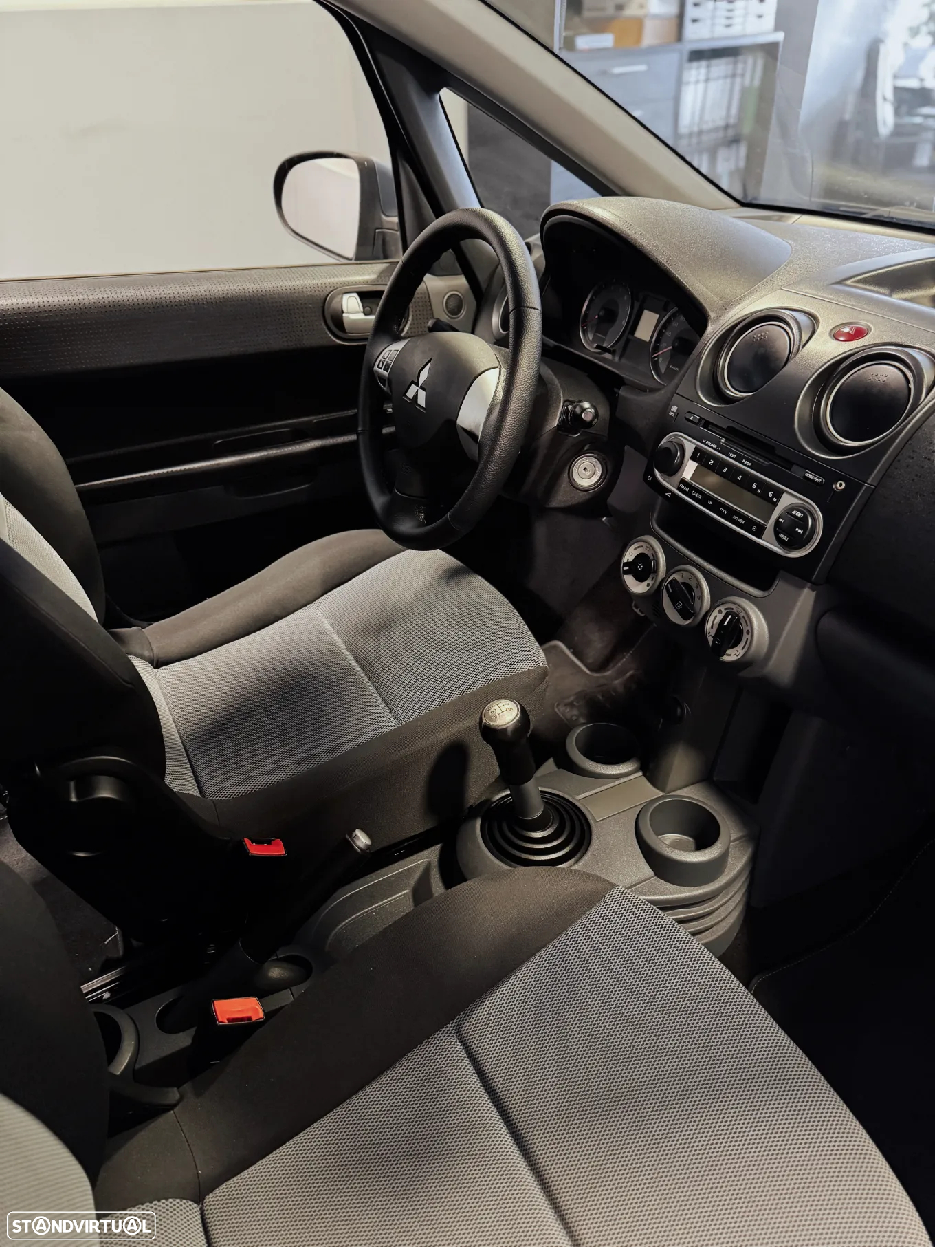 Mitsubishi Colt 1.1 Invite JLL - 9