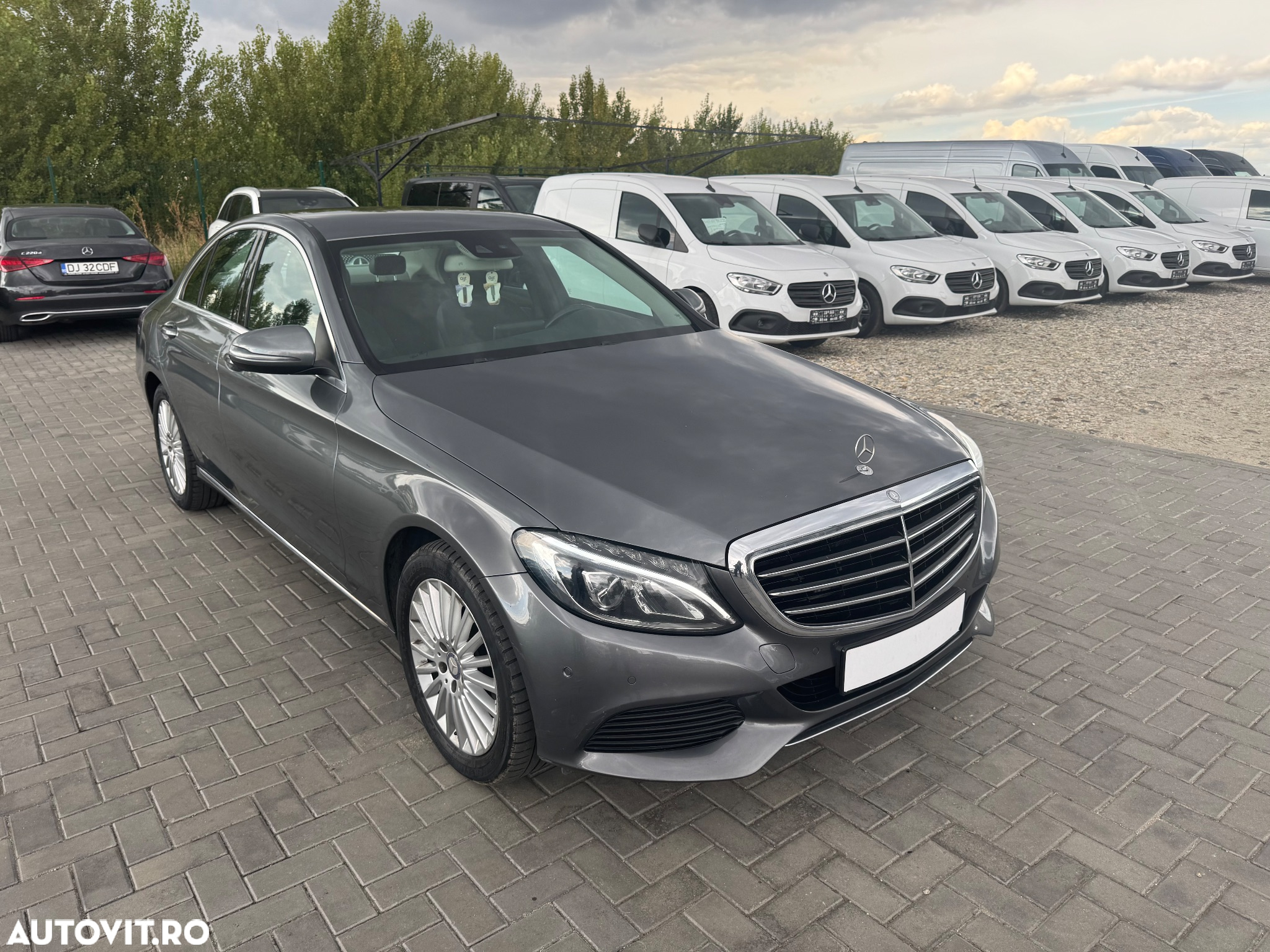 Mercedes-Benz C - 32