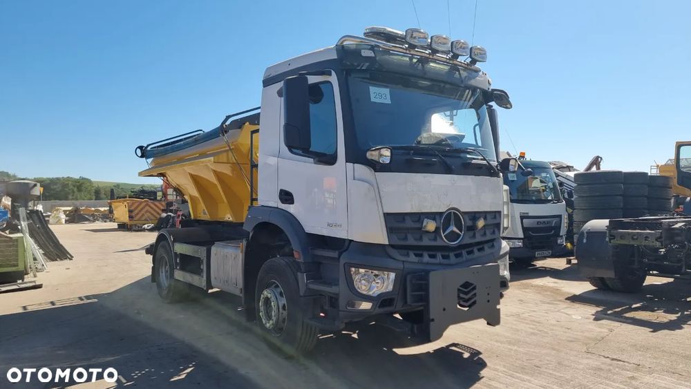 Mercedes-Benz Arocs 1824