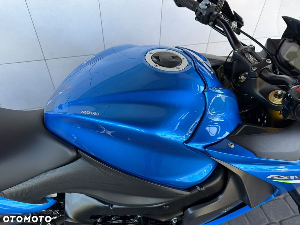 Suzuki GSX - 19