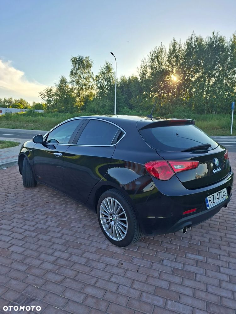 Alfa Romeo Giulietta 2.0 JTDM Distinctive - 4