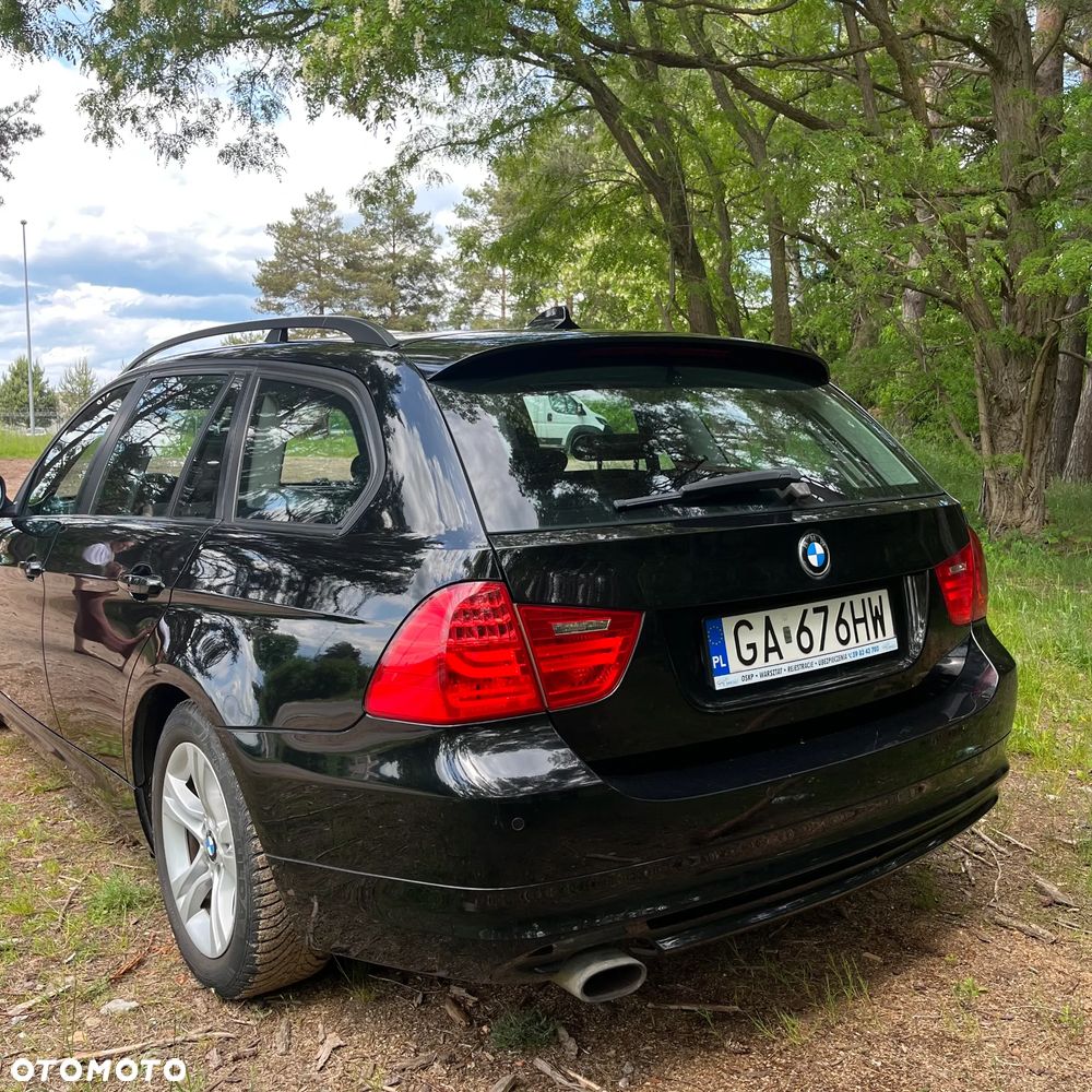BMW Seria 3 320i - 5