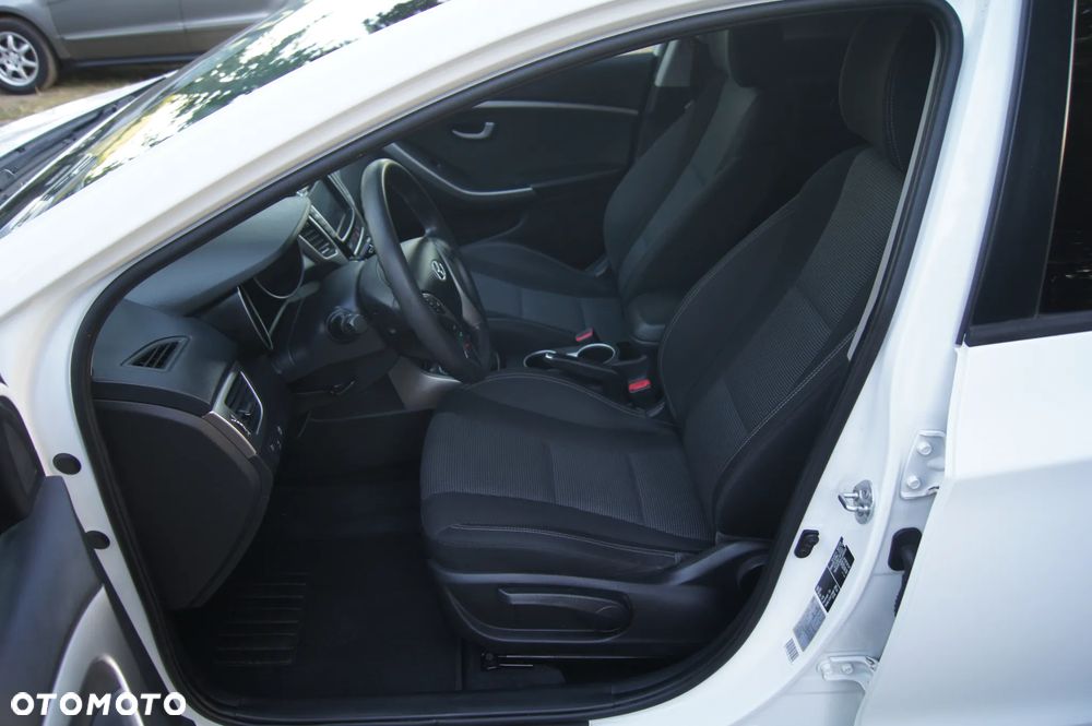 Hyundai i30 blue 1.4 YES Gold - 9