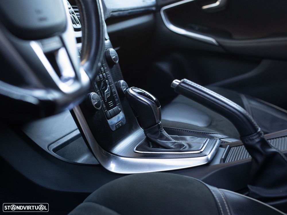 Volvo V40 2.0 D3 R-Design Geartronic - 29