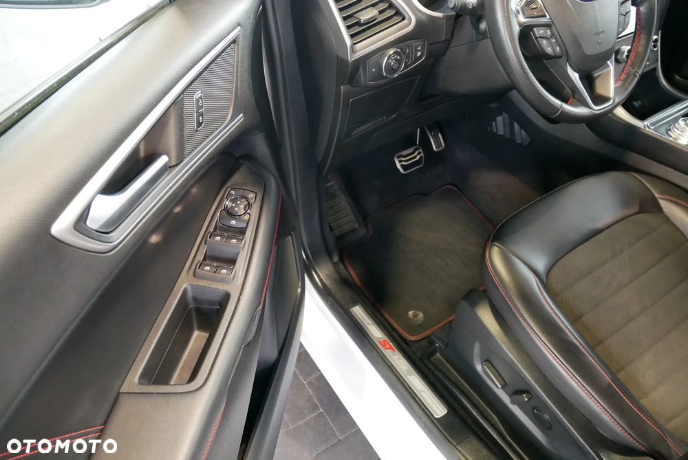 Ford Edge 2.0 EcoBlue Bi-Turbo 4x4 ST-LINE - 18