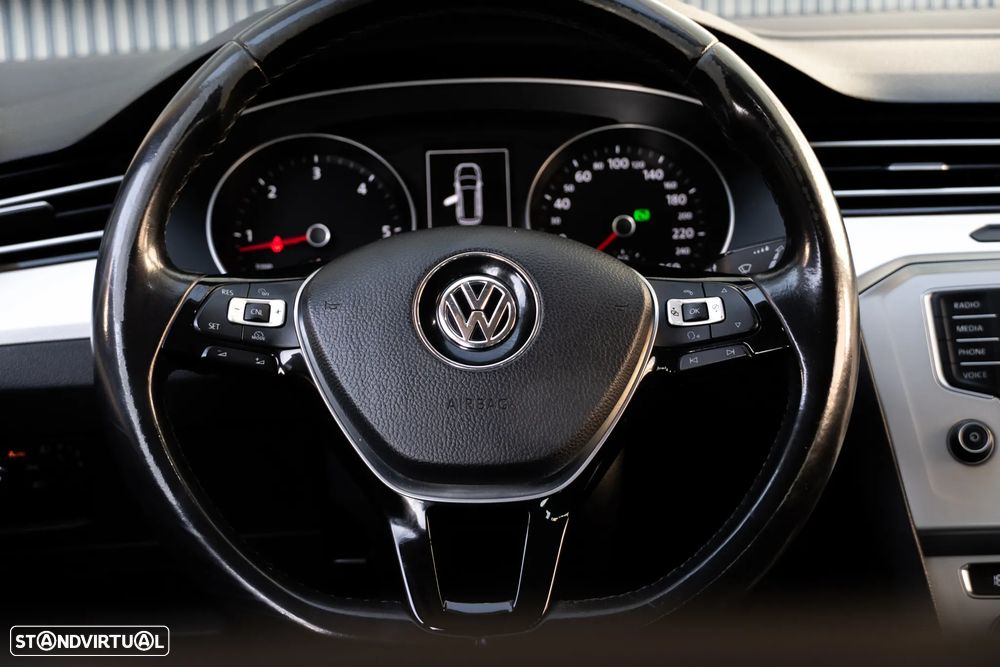 VW Passat Variant 1.6 TDI SCR DSG Business - 42
