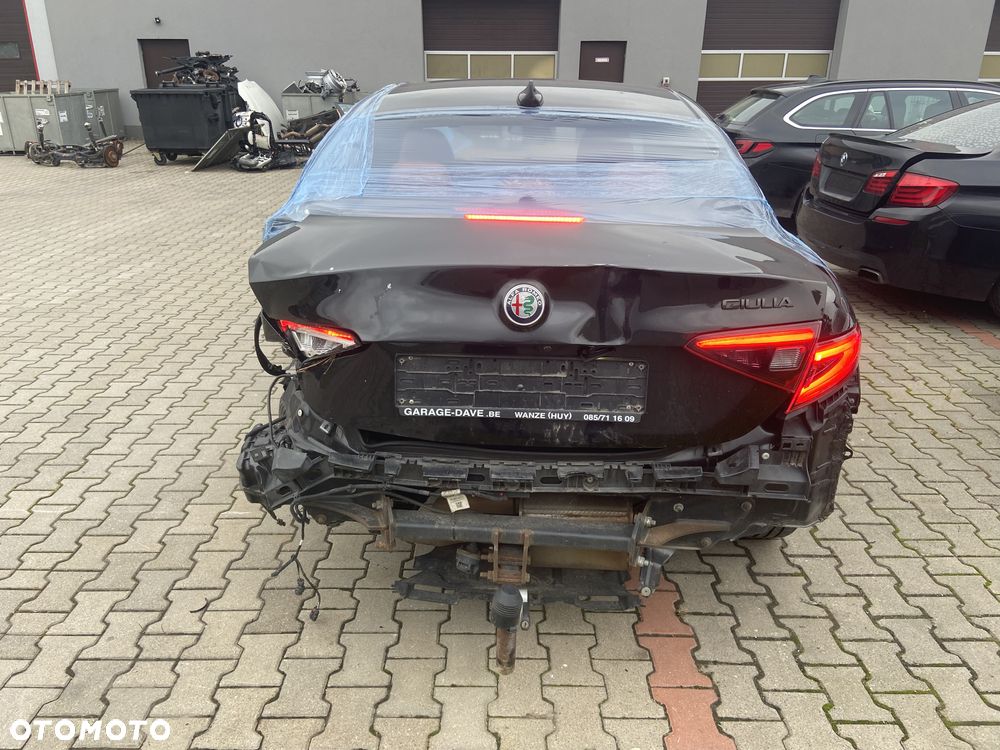 Alfa Romeo Giulia 2.2 AT8 - 6