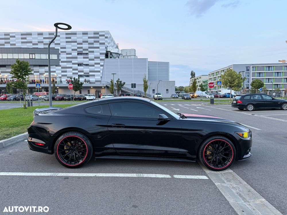 Ford Mustang - 4