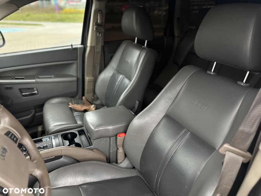 Jeep Grand Cherokee - 14