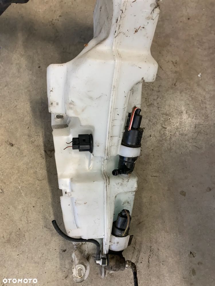zbiorniczek spryskiwaczy 4F0955453 A6 C6 FL Lift 2.7 TDI - 2