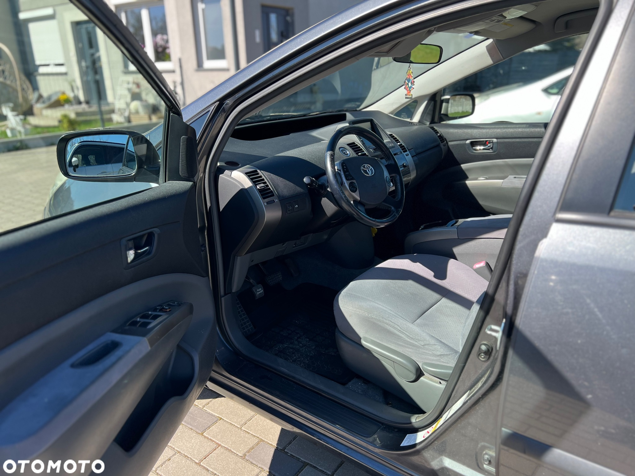 Toyota Prius (Hybrid) Executive - 6