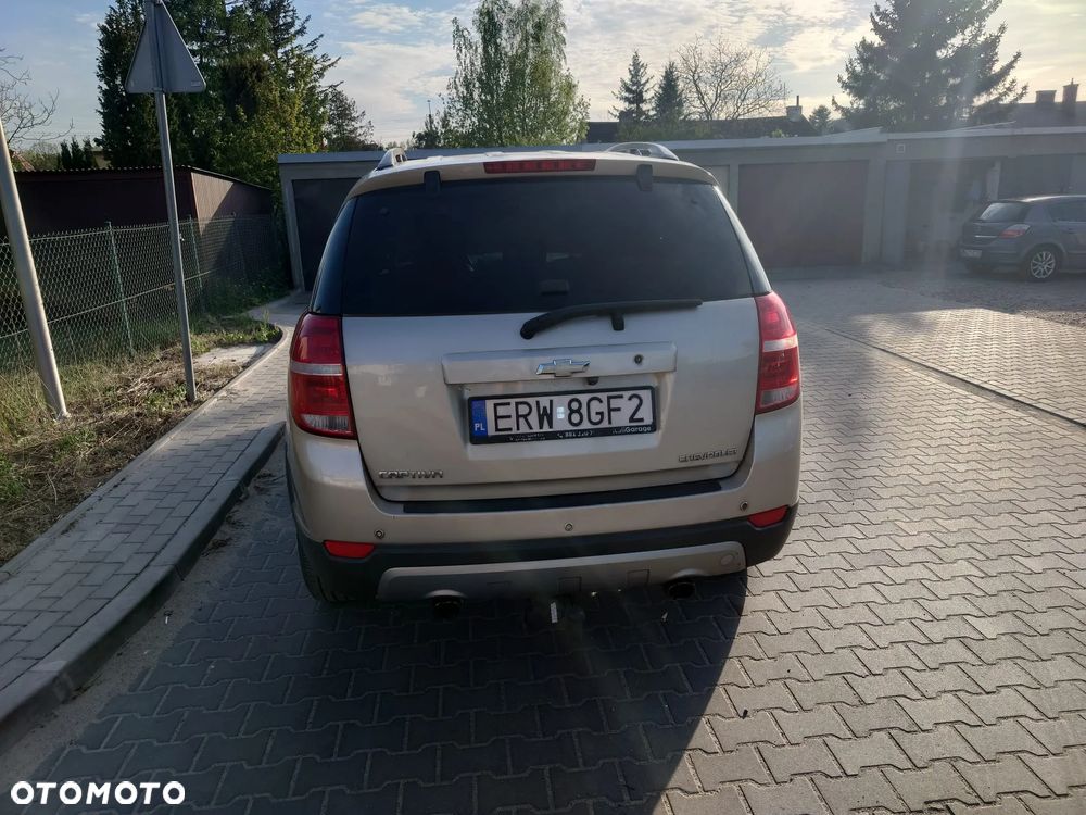 Chevrolet Captiva 2.2 D LTZ - 4