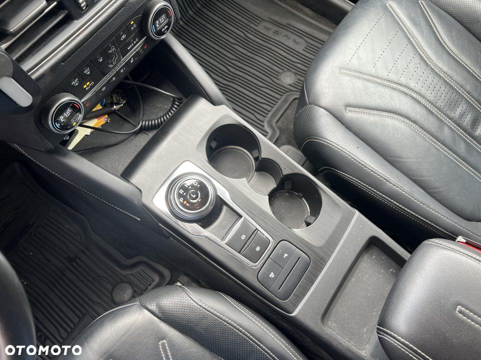 Ford Kuga - 12