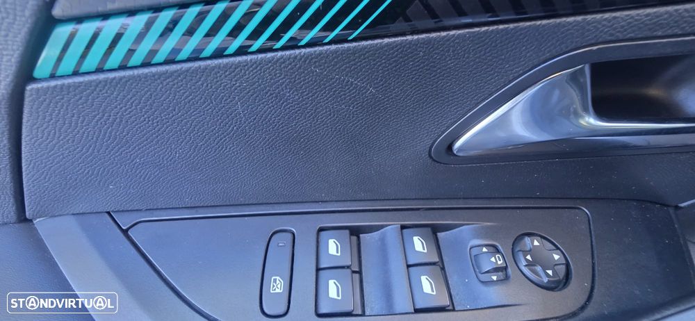 Peugeot 2008 1.2 PureTech Allure Pack - 17