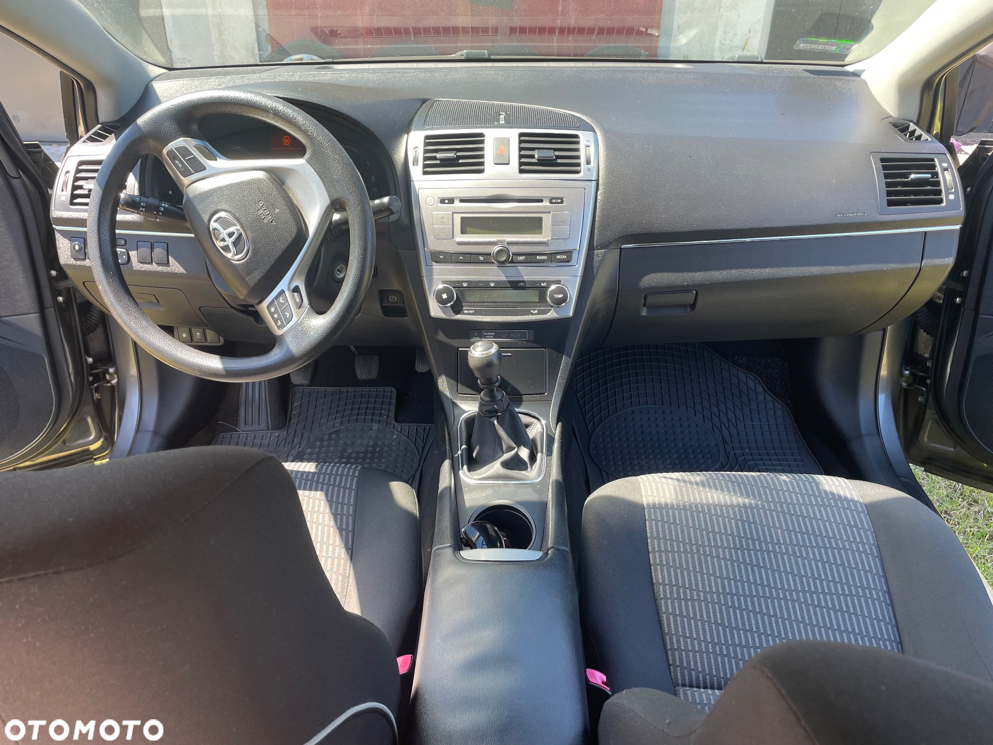 Toyota Avensis 1.6 Sol - 10