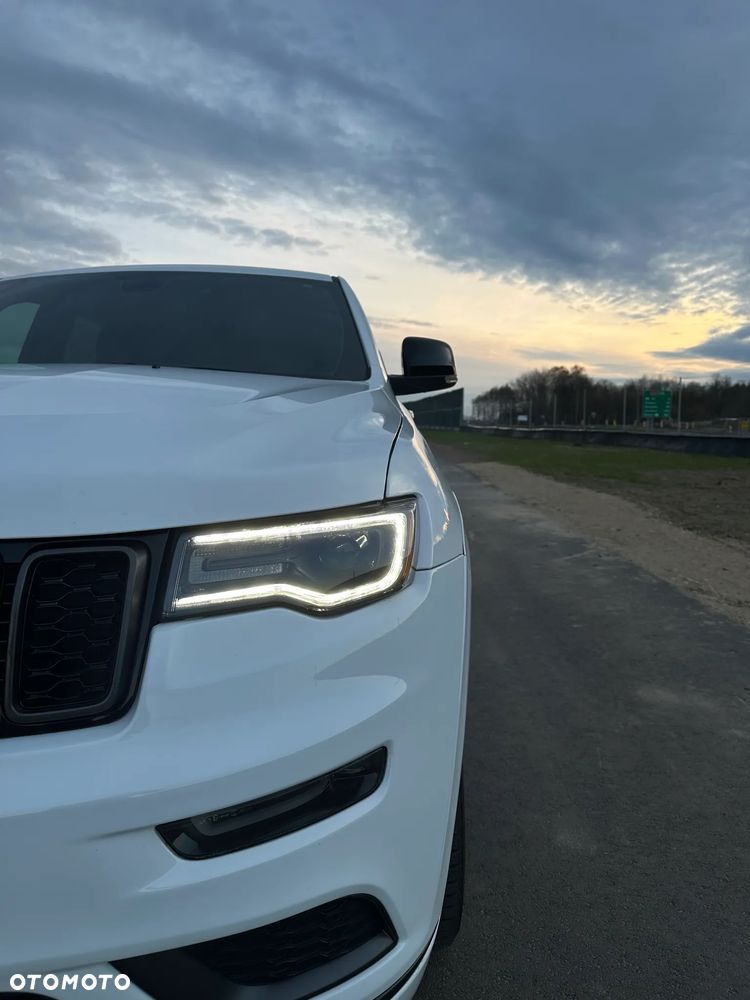 Jeep Grand Cherokee - 12