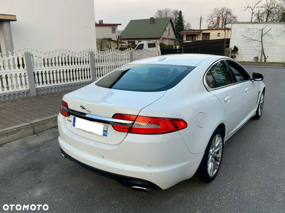 Jaguar XF 3.0 V6 D Luxury - 4