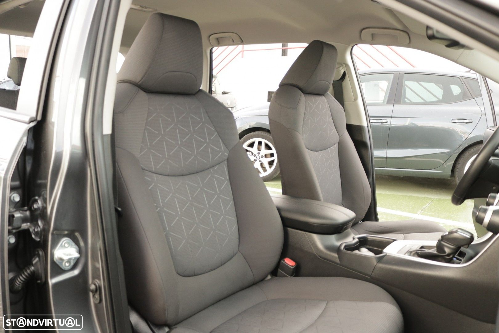 Toyota RAV4 2.5 HDF Comfort - 25