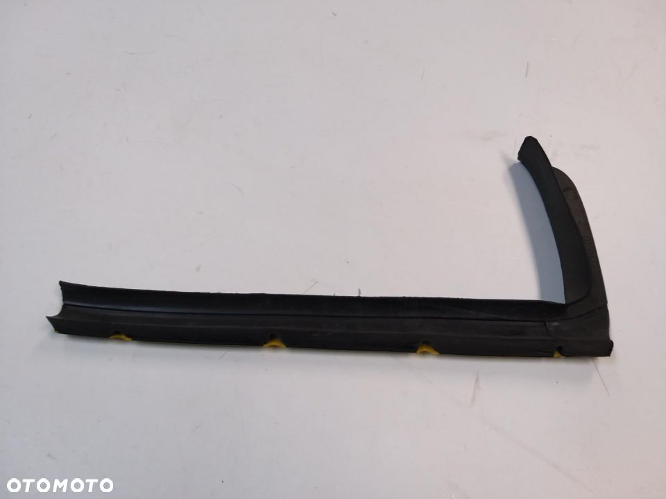 Uszczelka Reflktorów lewa dolna   Atrapy VW Passat 90-94  357853895 - 1
