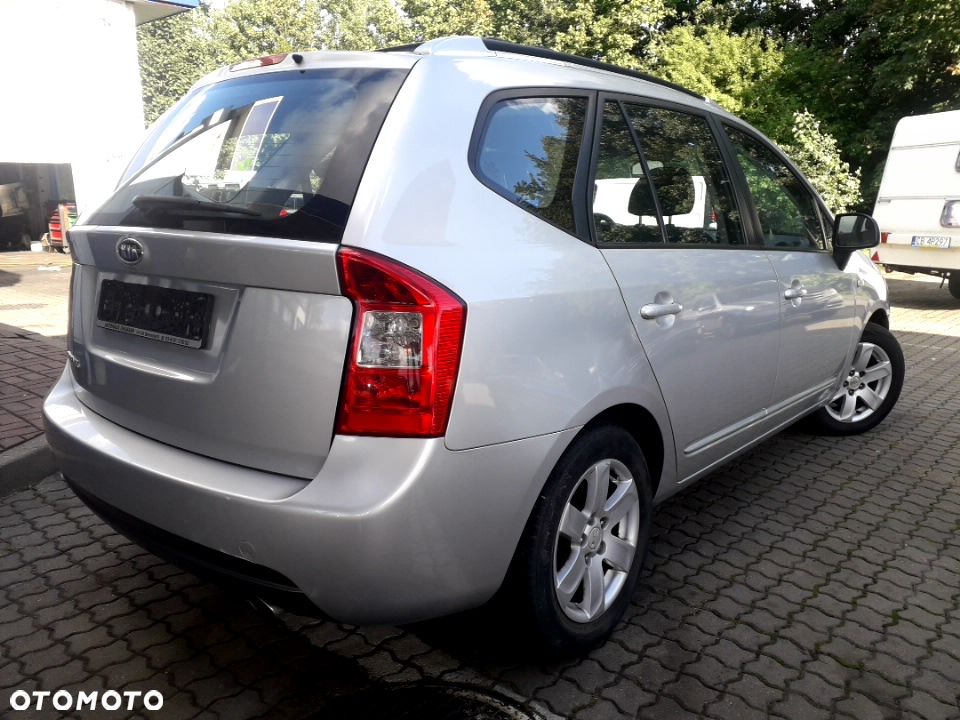 Kia Carens - 23