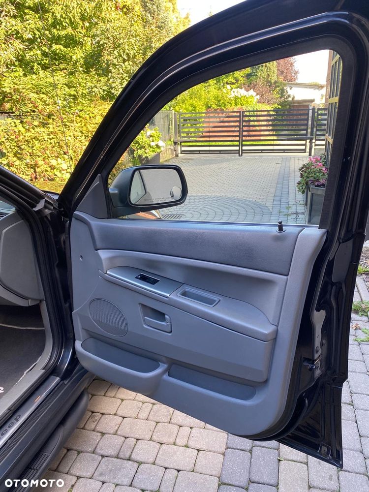 Jeep Grand Cherokee - 25