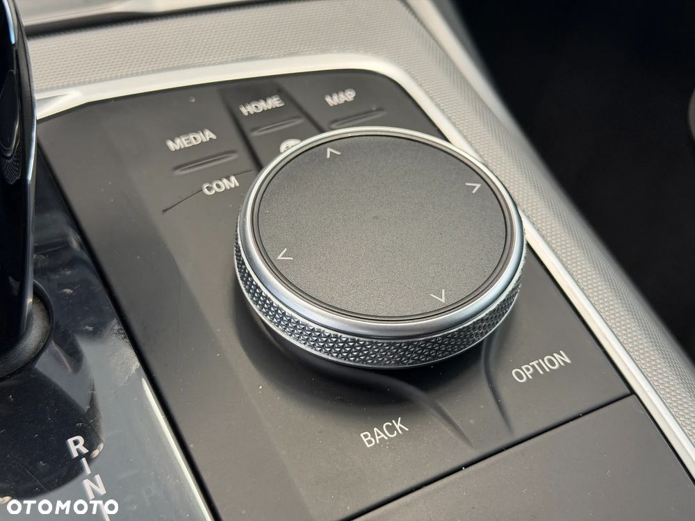 BMW Seria 3 318i Sport - 22