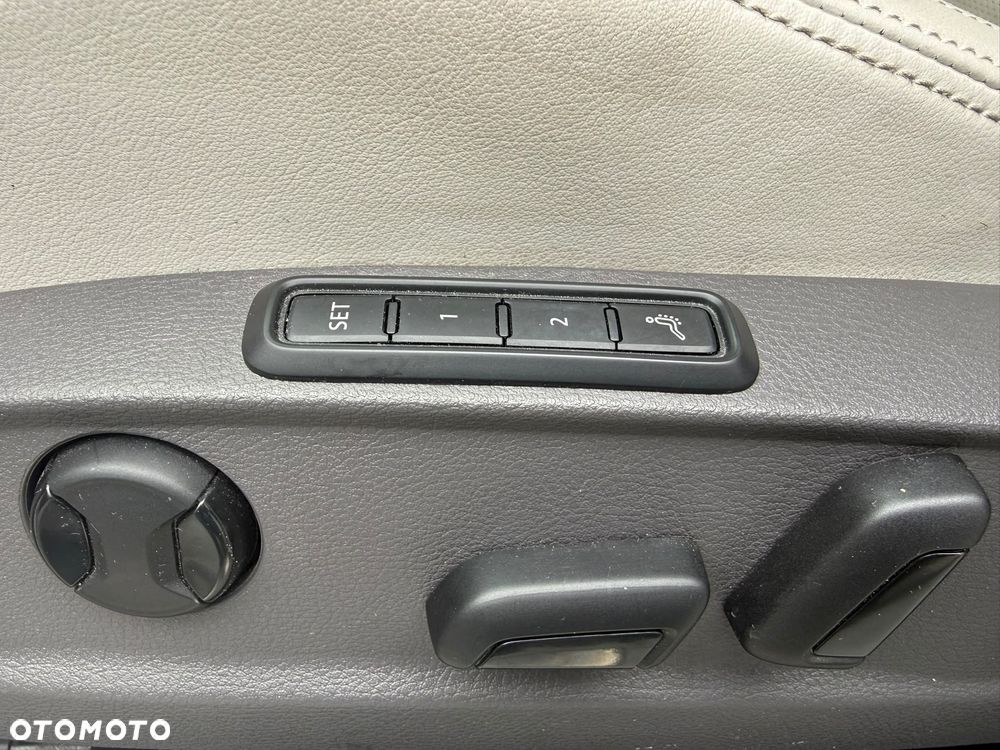 Volkswagen Passat 2.0 TDI Elegance DSG - 23