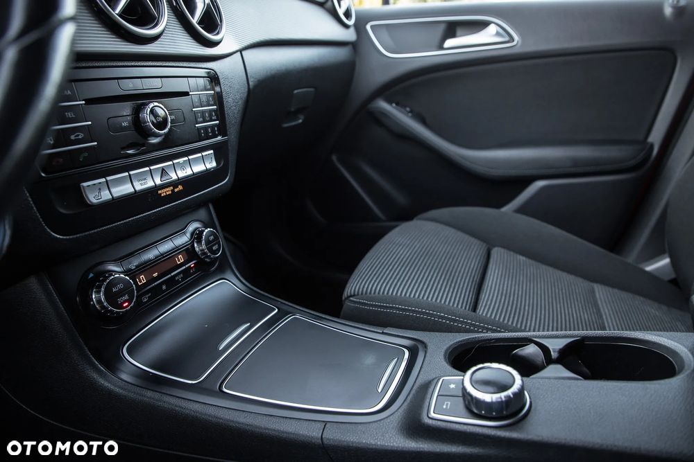 Mercedes-Benz Klasa B 180 7G-DCT AMG Line - 12
