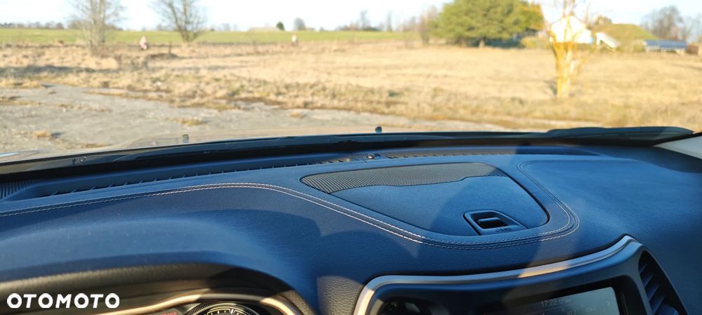 Jeep Cherokee - 27