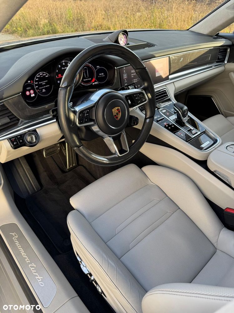 Porsche Panamera Turbo - 12