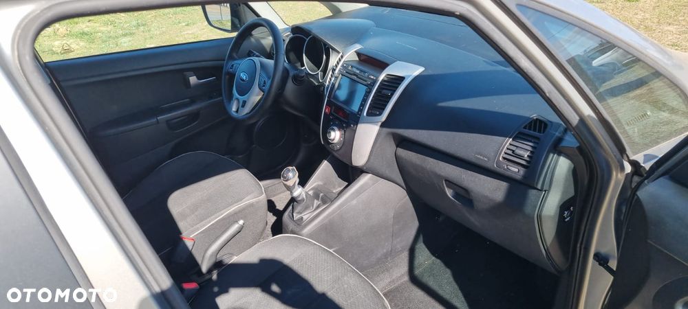 Kia Venga 1.6 CRDi 128 Business Line - 9