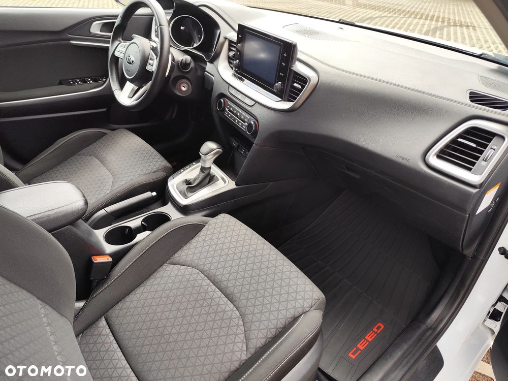 Kia Ceed 1.6 CRDi mHEV M DCT - 19