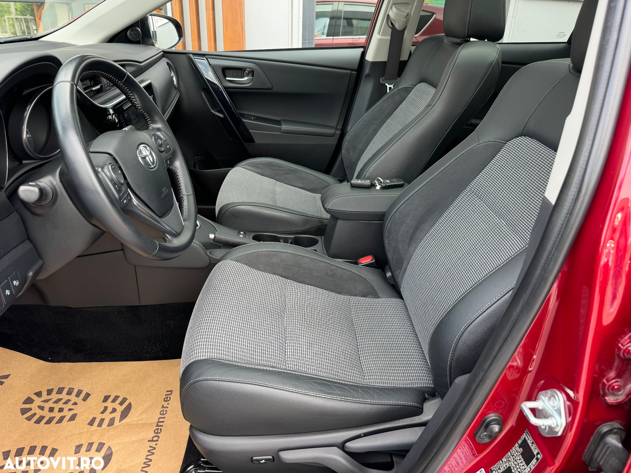 Toyota Auris 1.8 VVT-i Hybrid Automatik Design Edition - 16