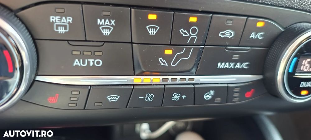 Ford Focus 1.0 EcoBoost Titanium - 11