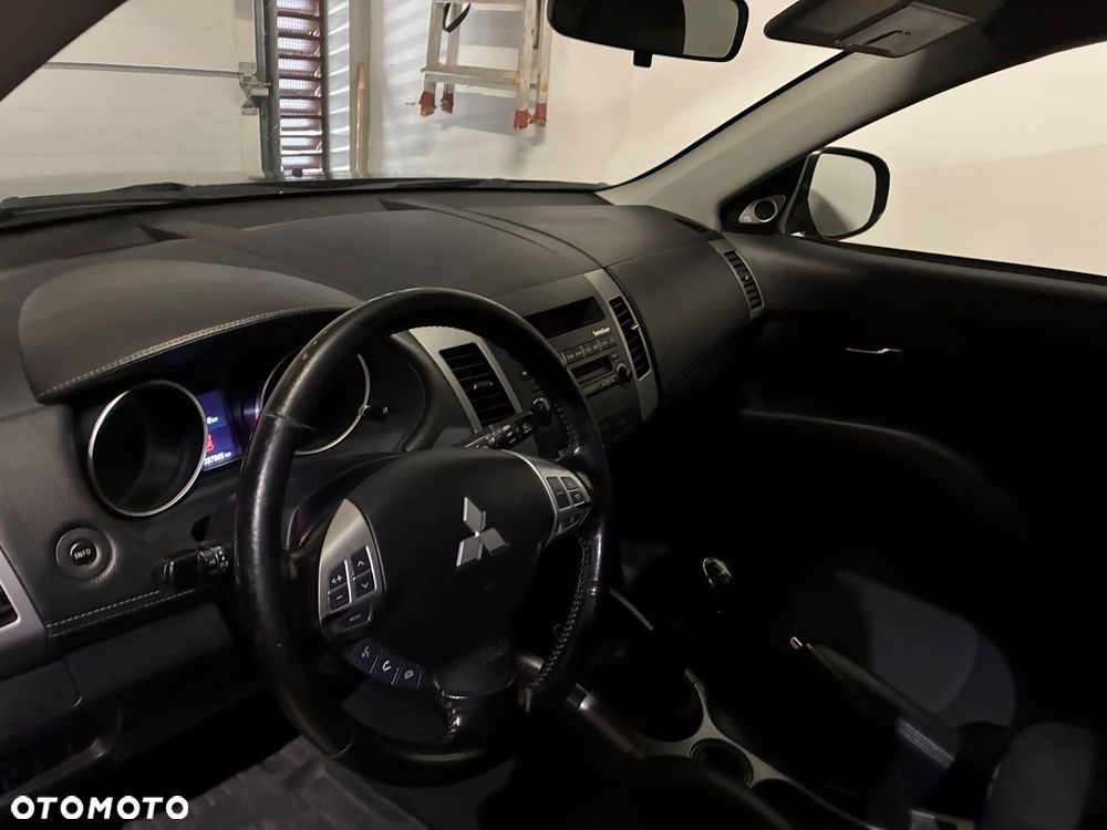 Mitsubishi Outlander - 16