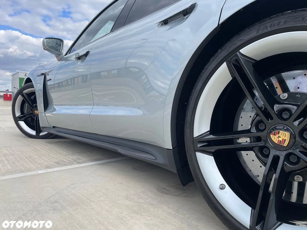 Porsche Taycan - 15