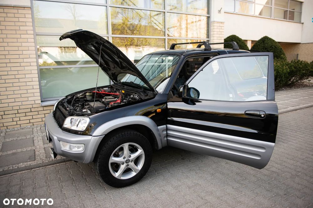 Toyota RAV4 - 8