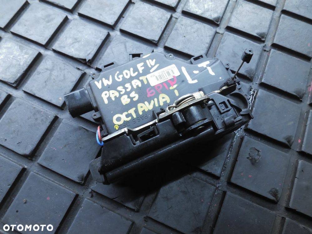 SKODA OCTAVIA I VW BORA ZAMEK LEWY TYLNY TYŁ Y3B4839015A - 1