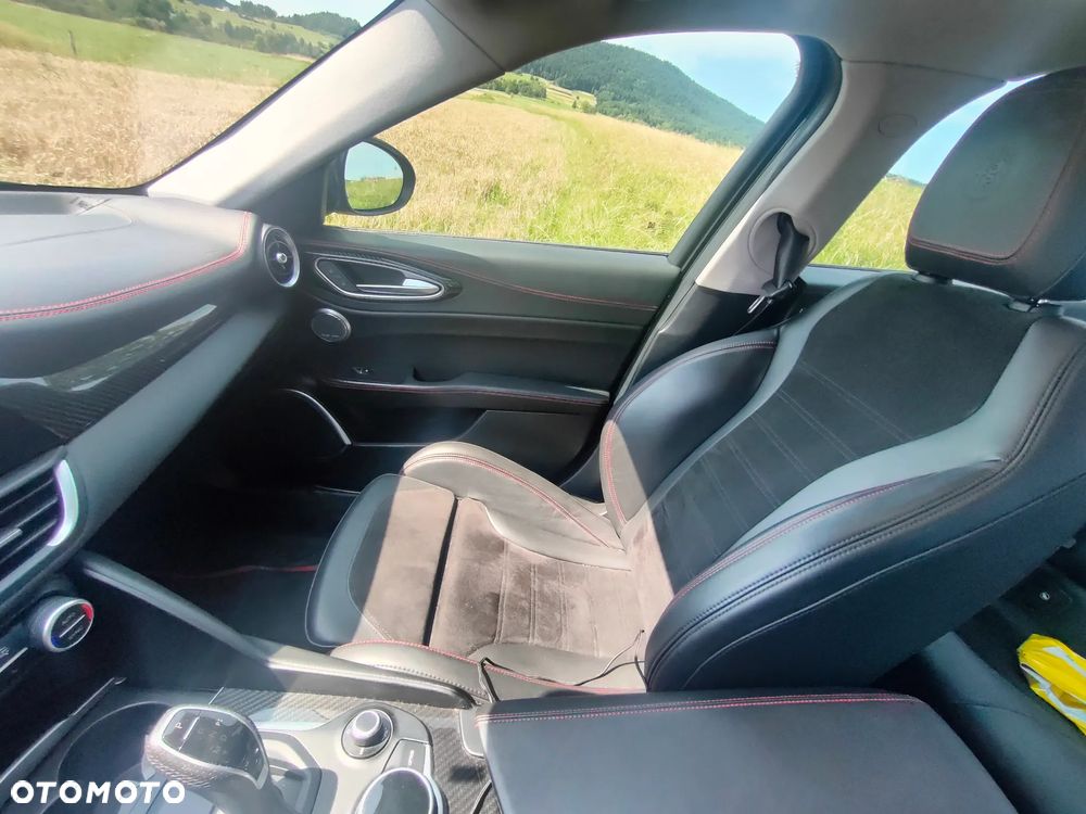 Alfa Romeo Giulia 2.0 Turbo 16V AT8-Q4 Veloce Ti - 16
