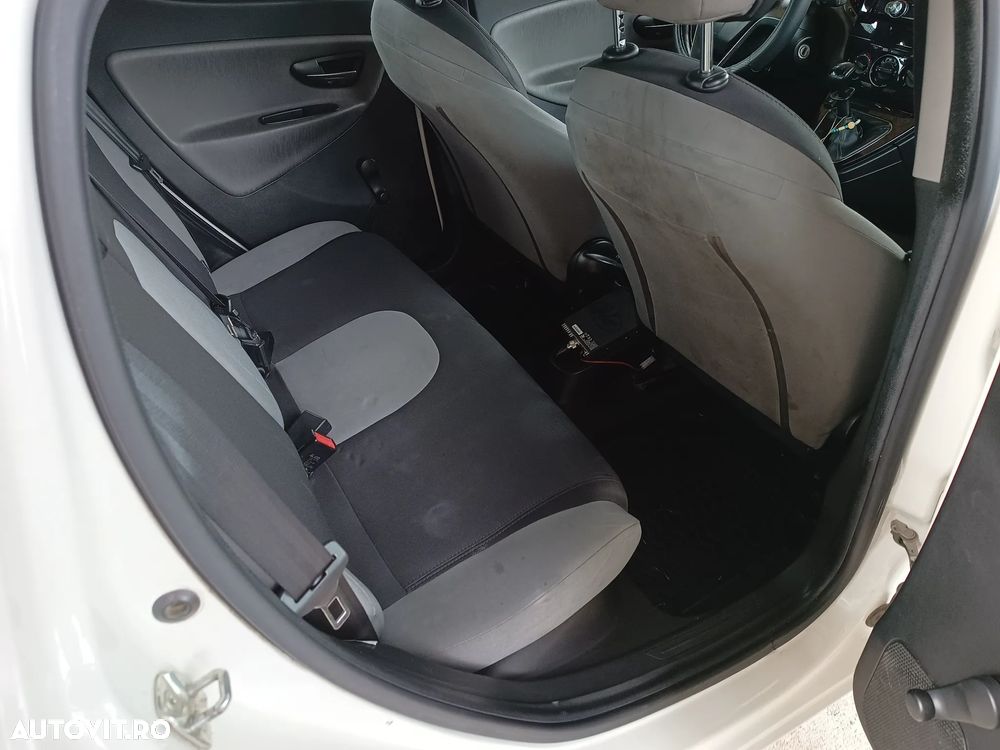 Lancia Ypsilon - 6