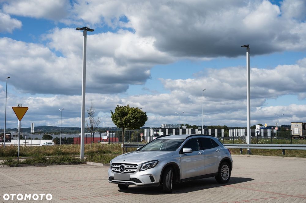 Mercedes-Benz GLA 200 7G-DCT - 4