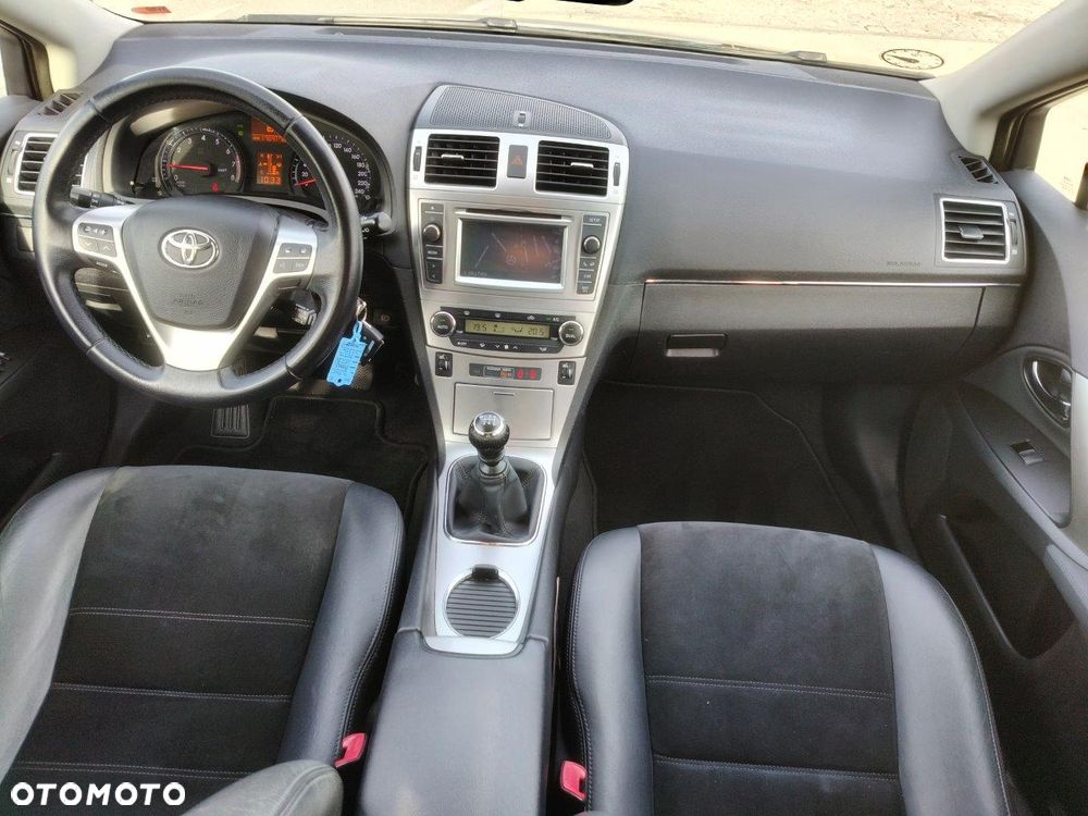 Toyota Avensis 1.8 Premium - 21