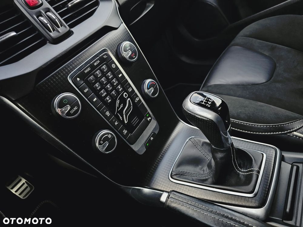 Volvo V40 D2 Drive-E R-Design Momentum - 21